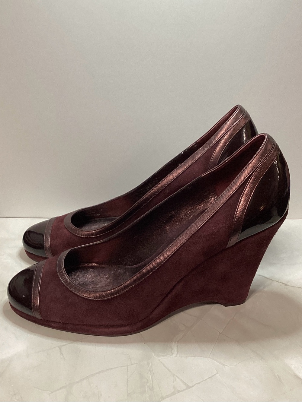 Coach Kerryann  Suede Pumps with Patent Cap Toe - Picture 3 of 10